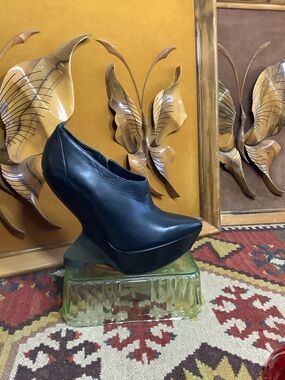 BCBGMaxAzria Neci All Leather Sculptural Extreme Platform Wedge Bootie sz 39